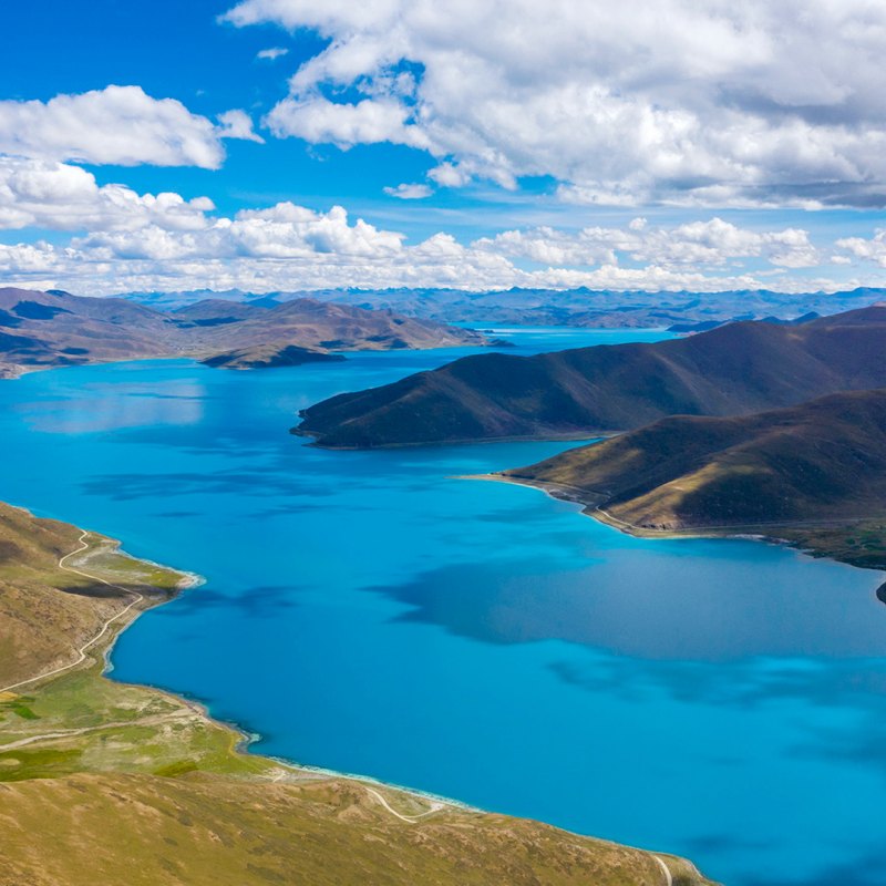 Lake and mountain landscape in Tibet