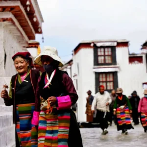 Kora around Tashilhunpo Monastery
