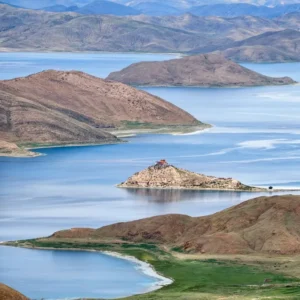 Yamdrok Lake in Tibet