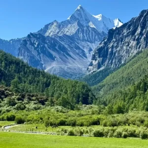 Snow peaks at Daocheng Yading on Sichuan to Tibet overland tour
