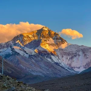 Mountain view on Lhasa Everest Namtso itinerary