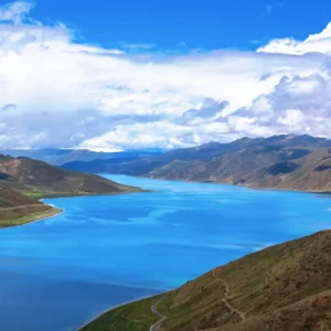 Turquoise Yamdrok Lake in Tibet